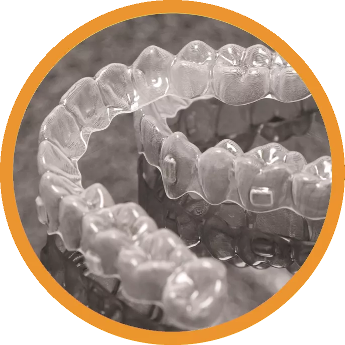Easy-to-remove orthodontic device that can be taken off at any time, facilitating eating and teeth brushing without compromising oral hygiene